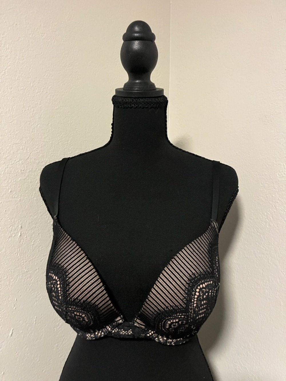 Victoria's Secret Dream Angels Push-up Black Lace Demi Bra